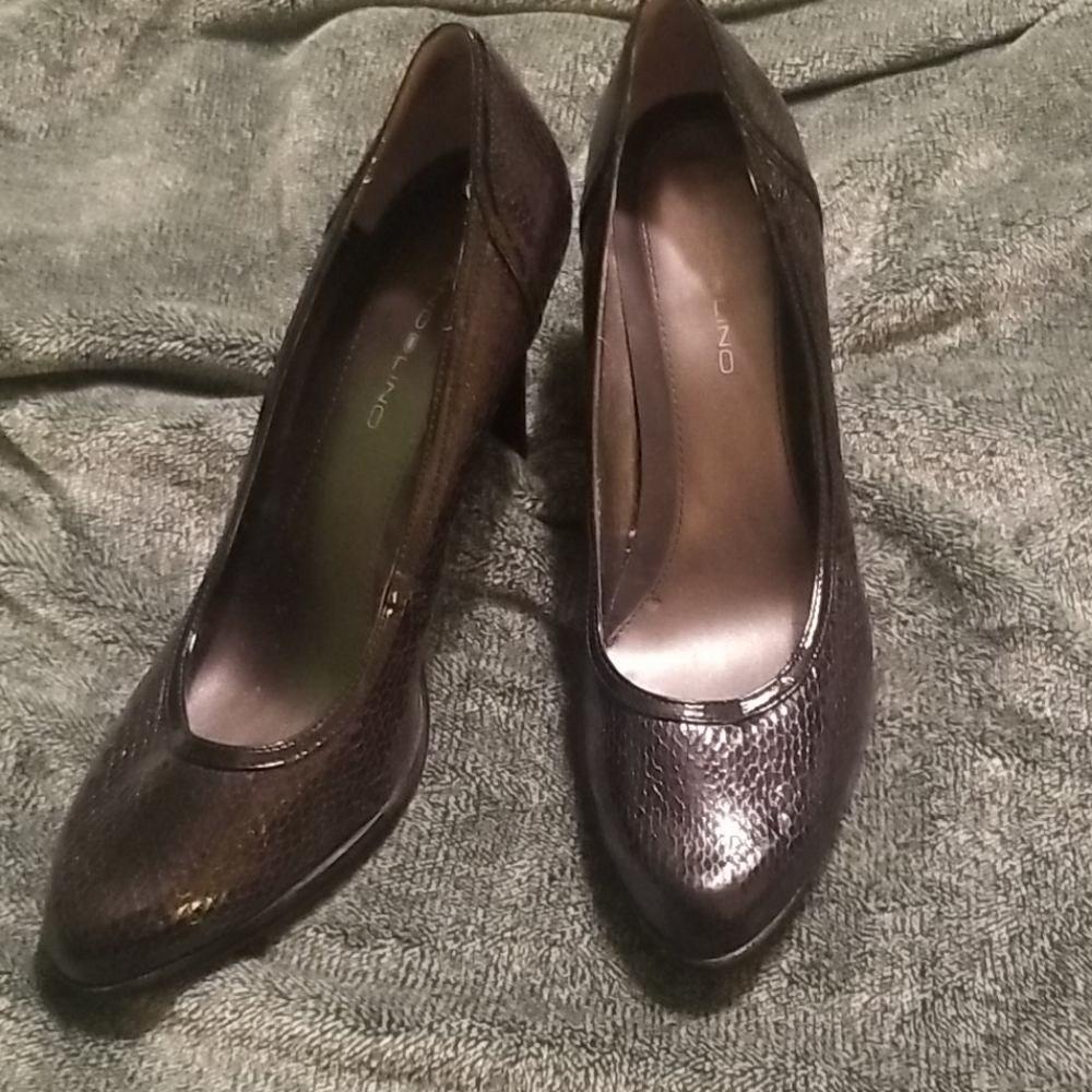 Bandolino Black Snake-Skin Patent Pumps